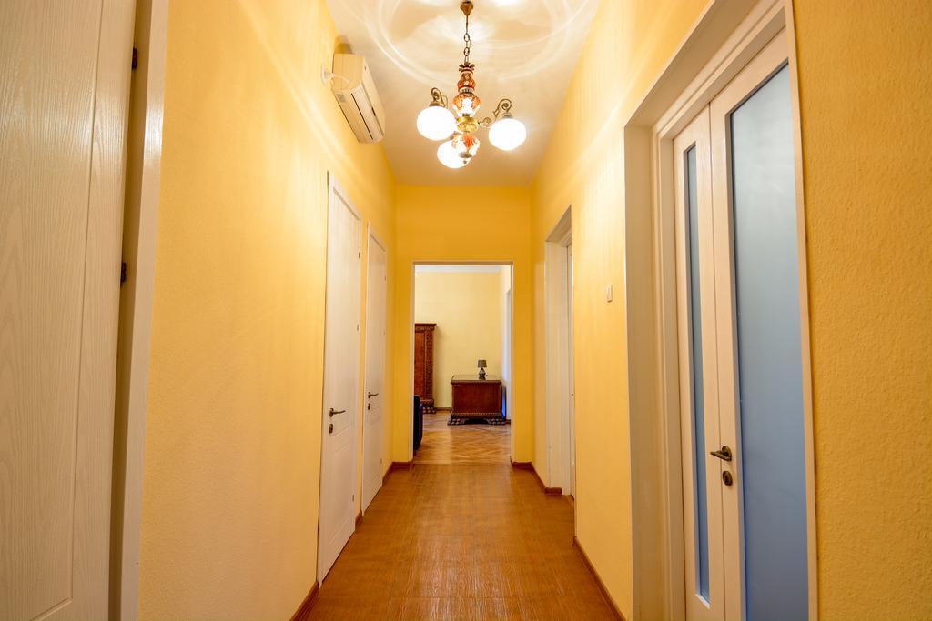 Gio'S Apartment Tbilisi Exteriör bild
