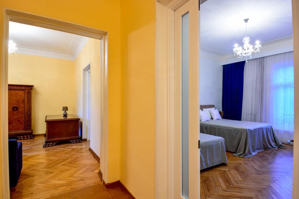 Gio'S Apartment Tbilisi Exteriör bild